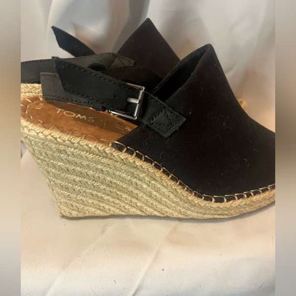 Toms Black and Tan Espadrille Wedges Size 7.5 - Picture 8 of 9